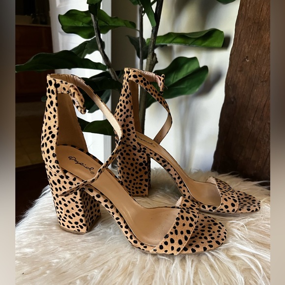 Cheetah Print spotted Heels. Size 8.5. - Picture 1 of 4